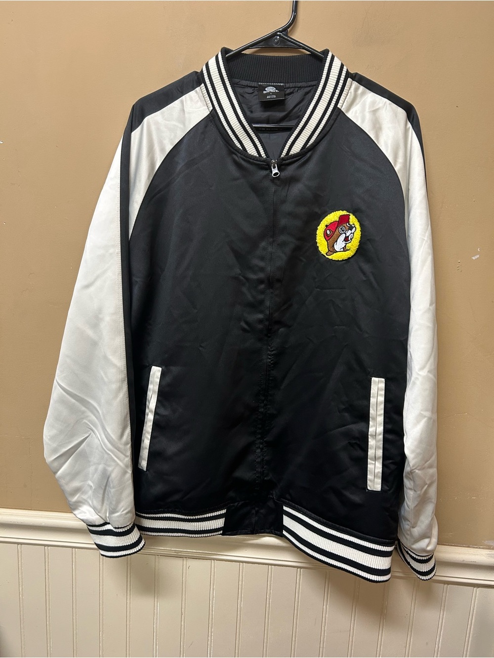 Bucees Black Jacket Sz L Windbreaker Varsity Type Logo Satin Feel